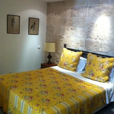 Chambres Dhotes La Bonaventure 住宿加早餐酒店 于泽斯